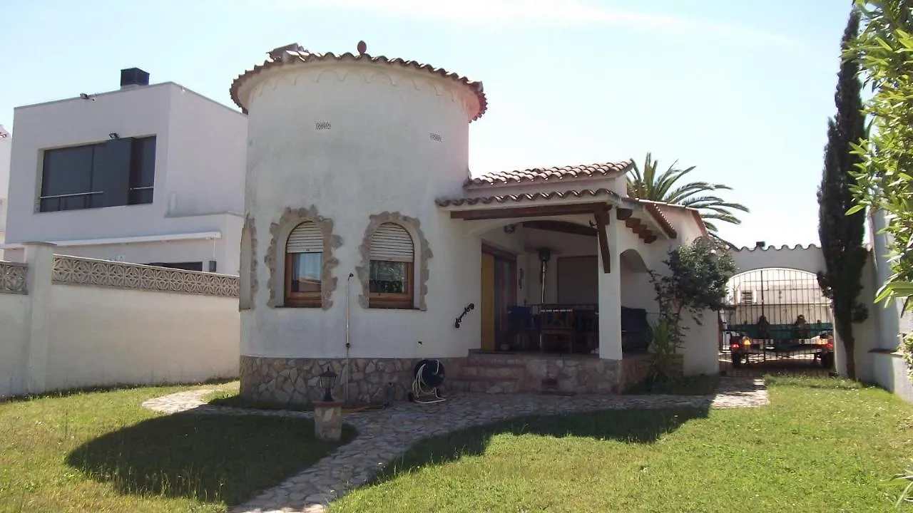 Villa Amb Jardi I Amarre Empuriabrava 0*,  Spagna